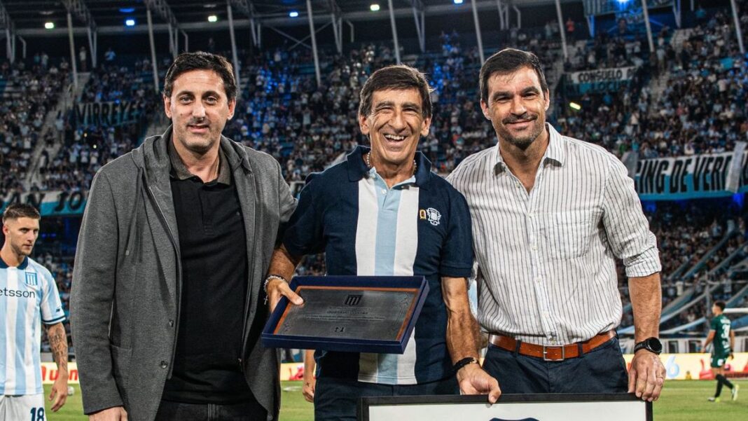 Gabriel Milito, entrenador de Racing Club, durante una conferencia de prensa