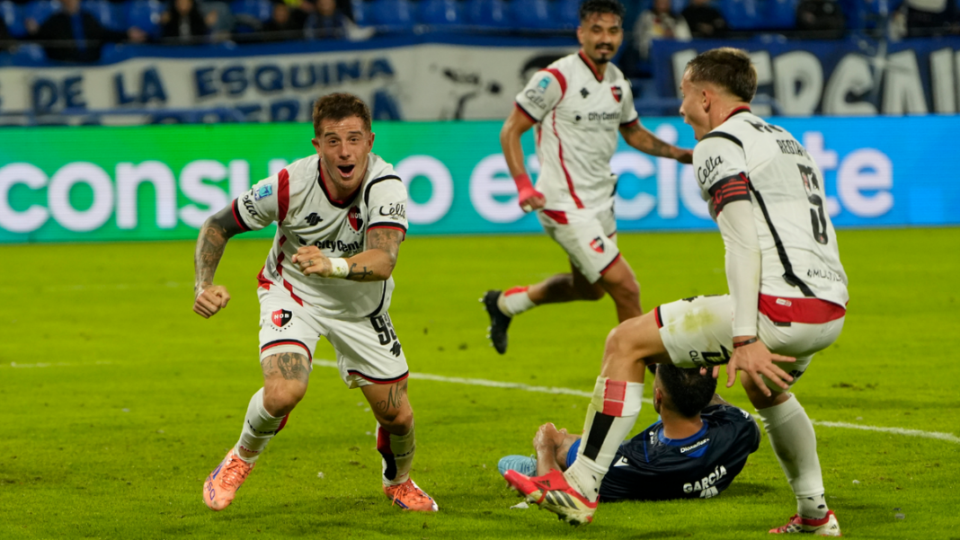 Jugadores de Newell's festejando un gol en el estadio Coloso del Parque
