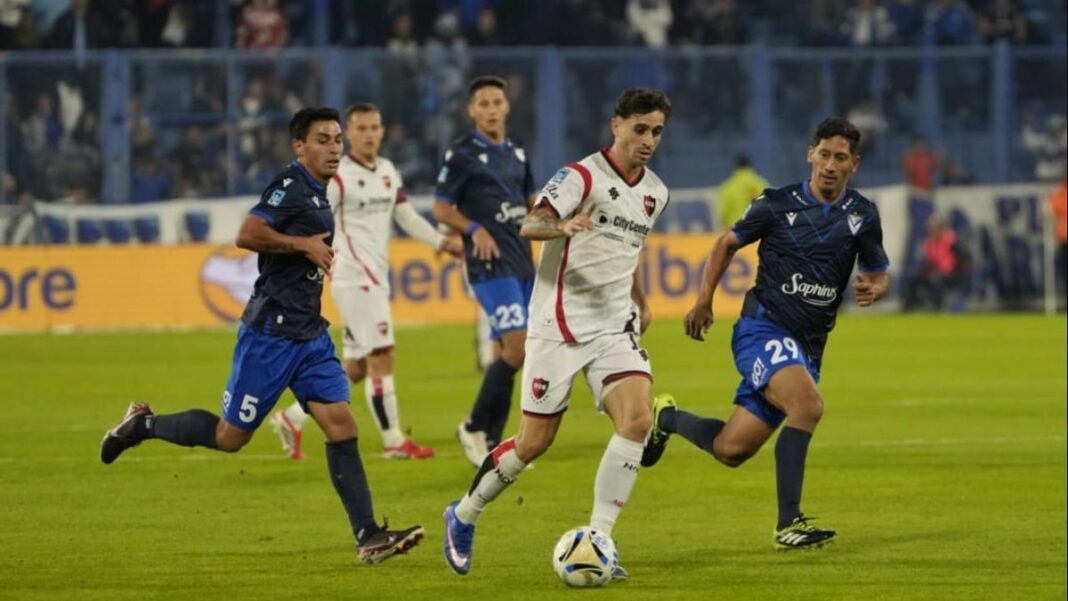 Jugadores de Newell's celebrando el gol del empate ante Vélez en Liniers
