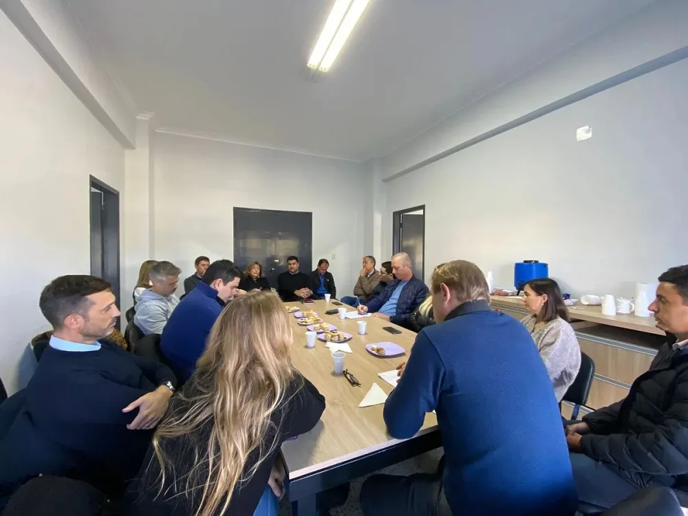 Reunión de la Mesa de Acción Política del PJ santafesino con representantes de todos los sectores