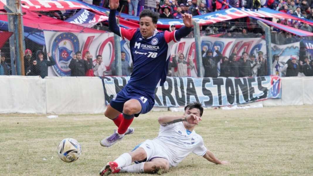 Partido de fútbol de Primera C en Rosario