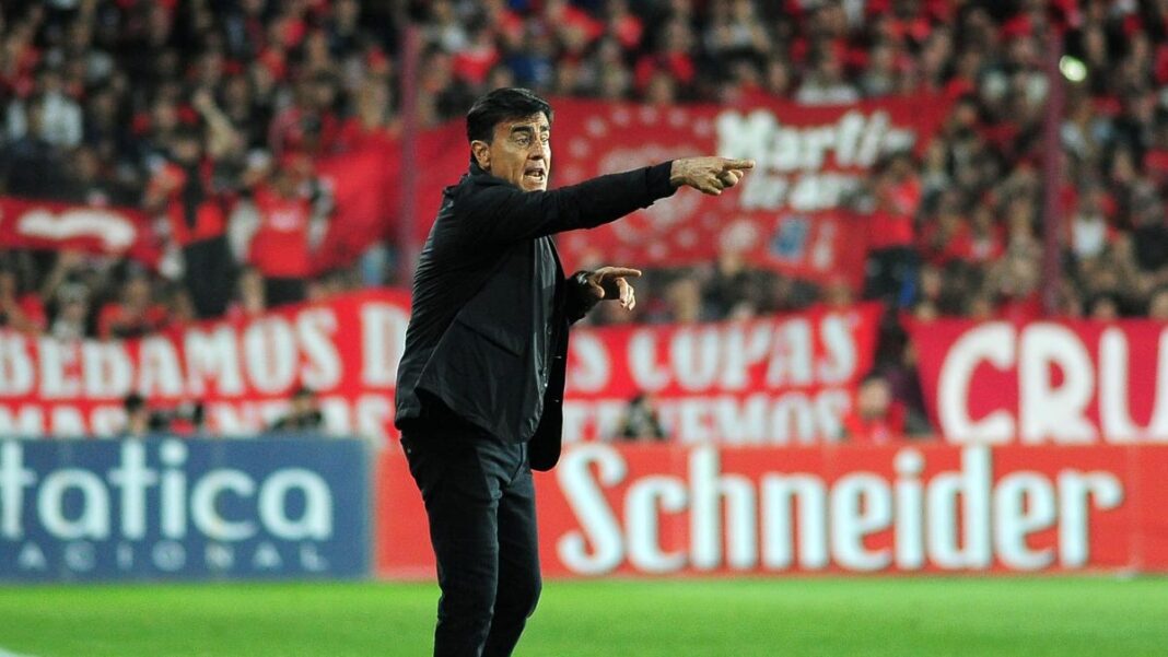 Gustavo Quinteros, director técnico de Independiente, en conferencia de prensa