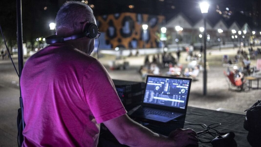 Curso de DJ en Galpón 11 de Rosario durante el programa Oficios Culturales