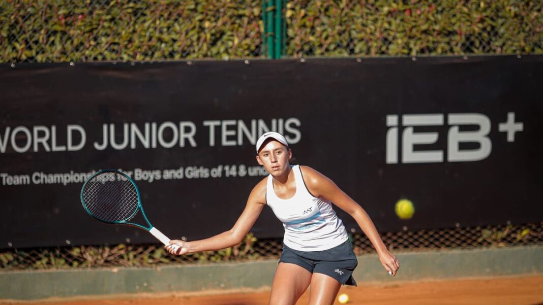 Partido de tenis femenino en el Sudamericano Sub 14 en el Jockey Club Rosario