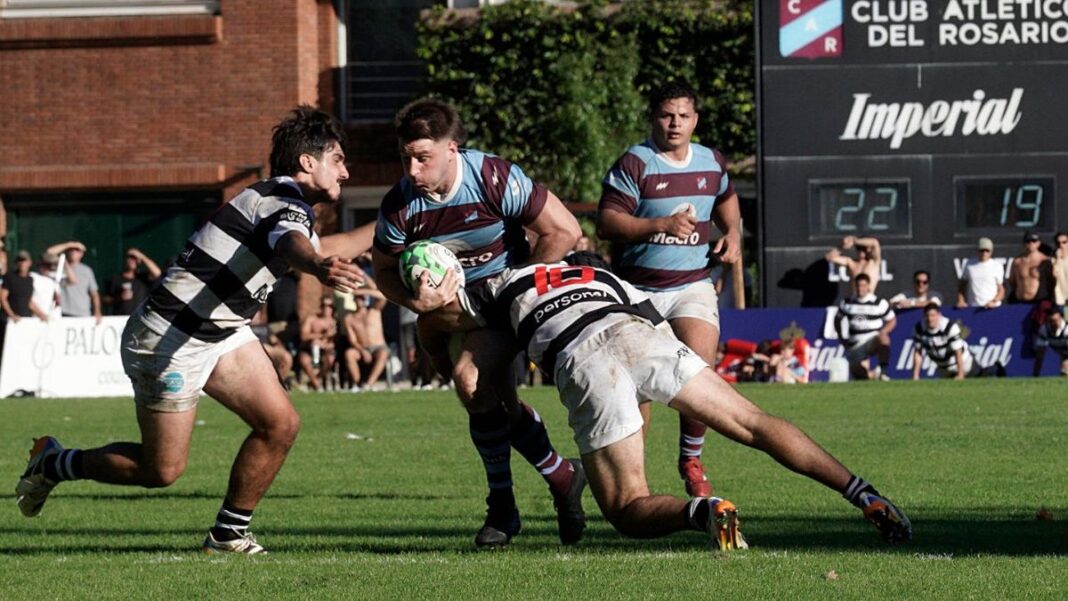 Jugadores de Atlético del Rosario en un partido de rugby del Top 14 de la URBA