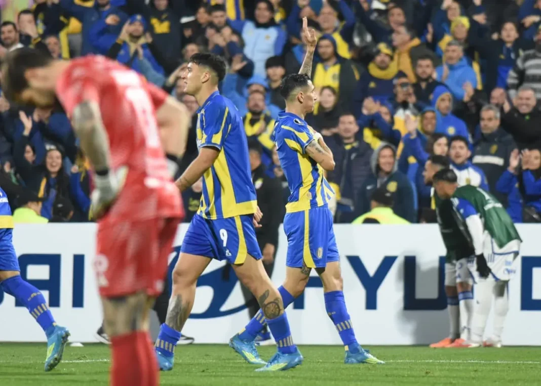 Jugadores de Rosario Central celebrando un gol en el Gigante de Arroyito