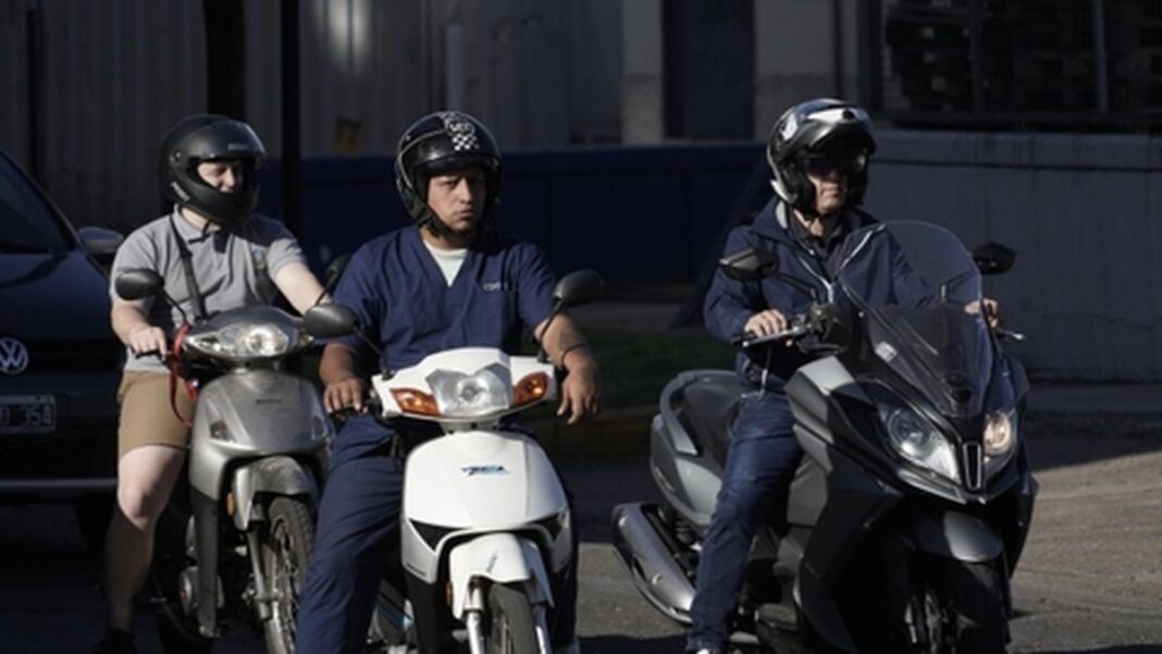 Motos estacionadas en boxes en la ciudad de Rosario