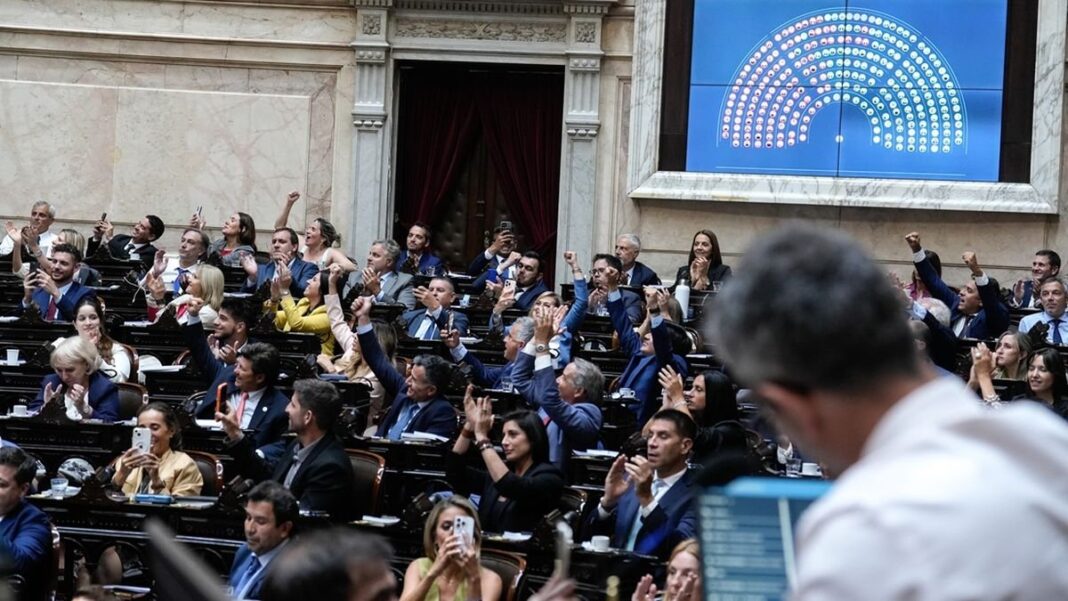 Diputados votando en la Cámara de Diputados de la Nación