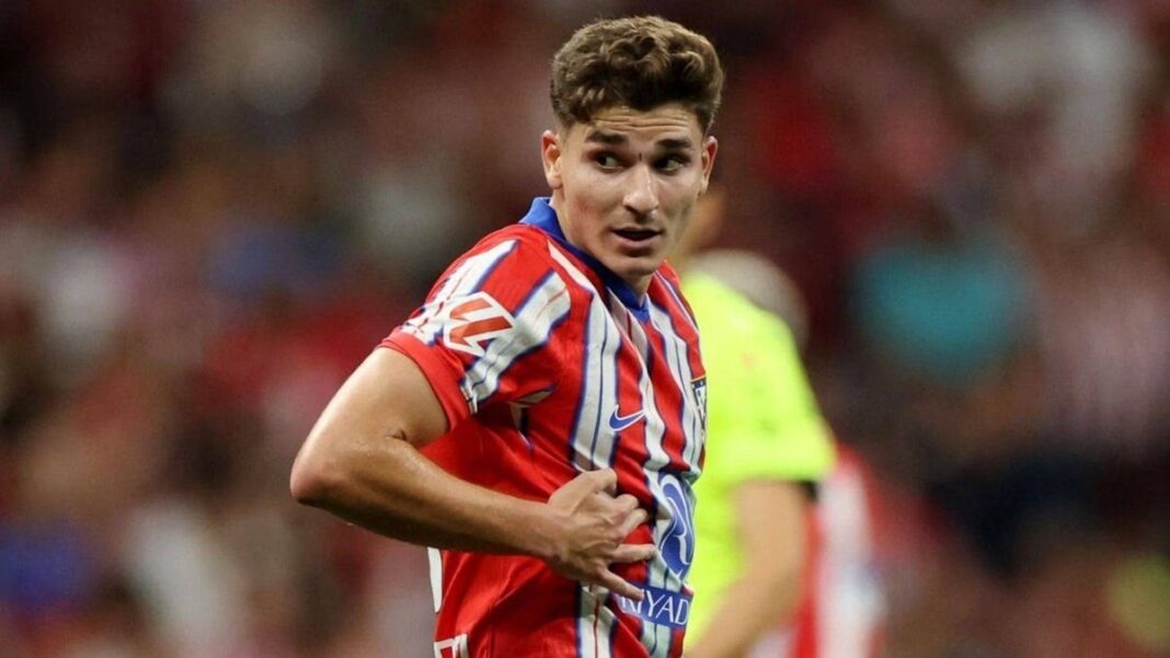 Julián Álvarez con la camiseta del Atlético de Madrid