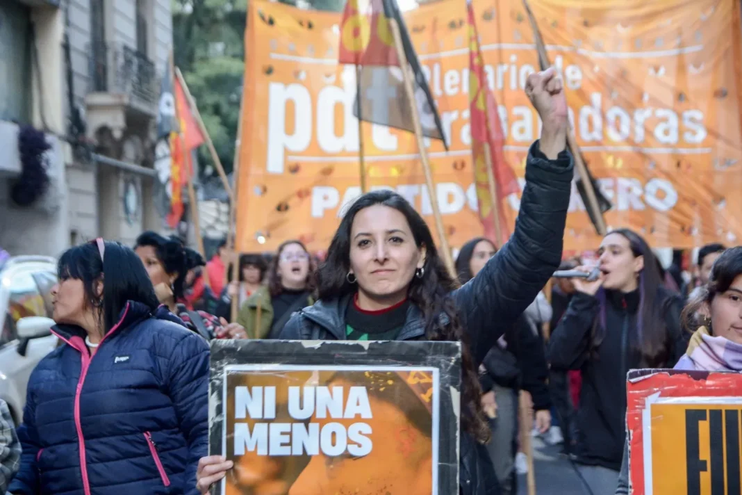 Carla Deiana durante una conferencia de prensa convocando a la movilización del 3J en Rosario