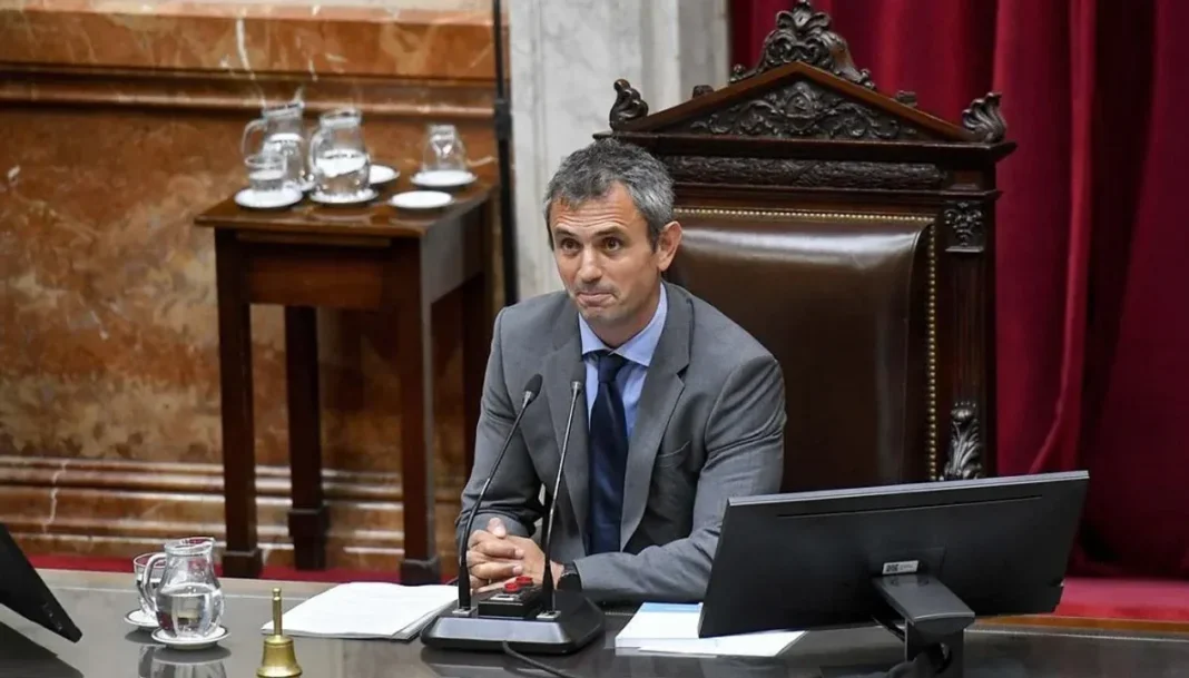 Martín Menem presidiendo la sesión en la Cámara de Diputados