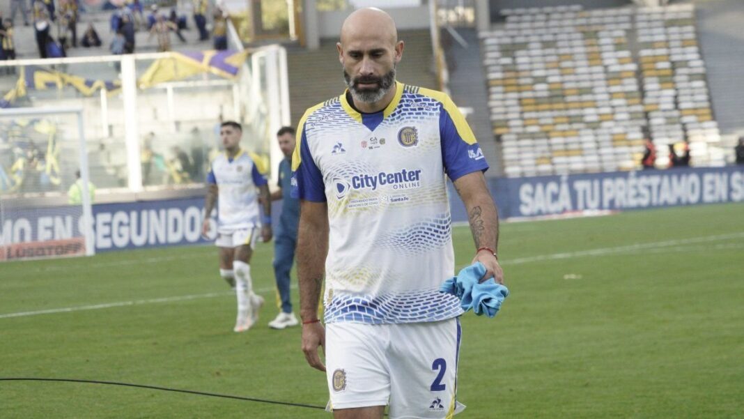 Carlos Quintana con la camiseta de Deportivo Riestra en la publicación eliminada