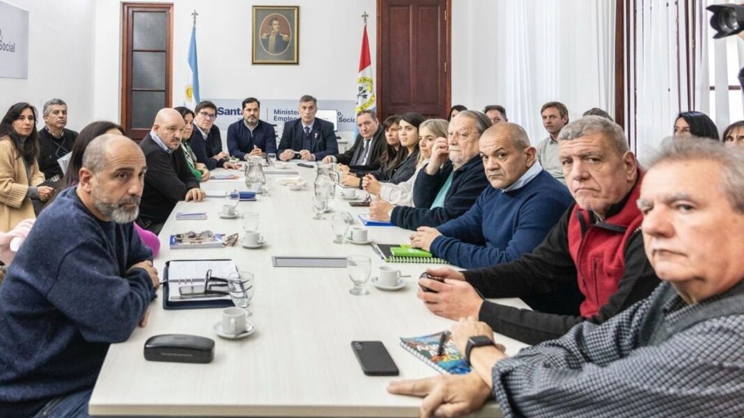 Docentes de Amsafe en Carpa Blanca itinerante reclamando por paritarias