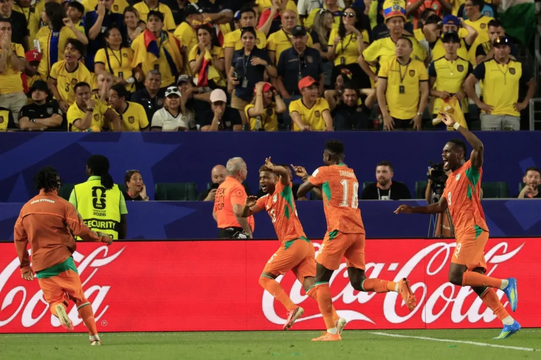 Jugadores de Ecuador y Costa de Marfil durante el partido del Grupo E del Mundial 2026