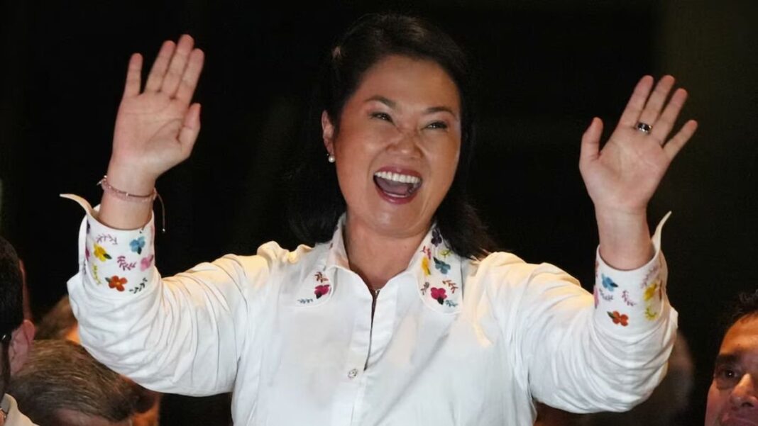 Keiko Fujimori durante acto de campaña electoral en Perú