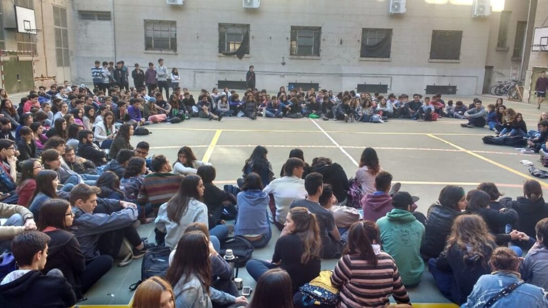 Fachada del Instituto Superior Politécnico General San Martín en Rosario