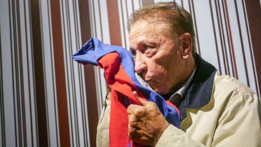 José Sanfilippo con la camiseta de San Lorenzo