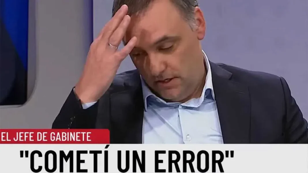 Manuel Adorni en una conferencia de prensa