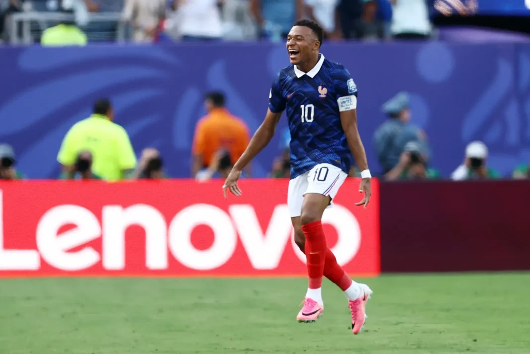 Jugadores de Francia celebrando un gol ante Suecia en partido del Mundial
