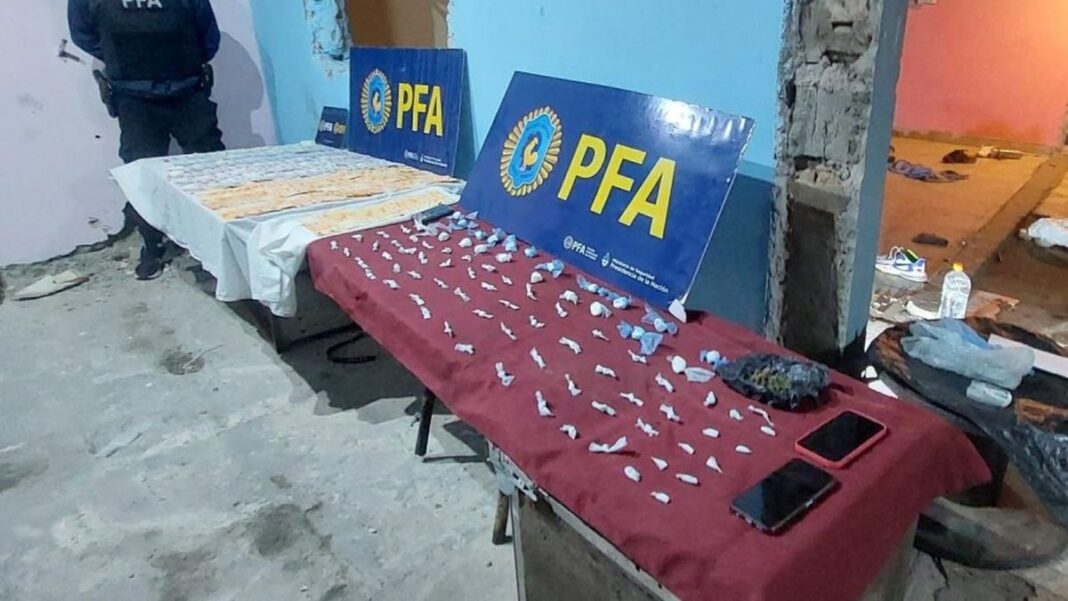 Operativo de la Policía Federal en Frontera con incautación de drogas y dinero