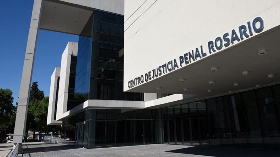 Imputación judicial en Rosario por balear a hombre con beba