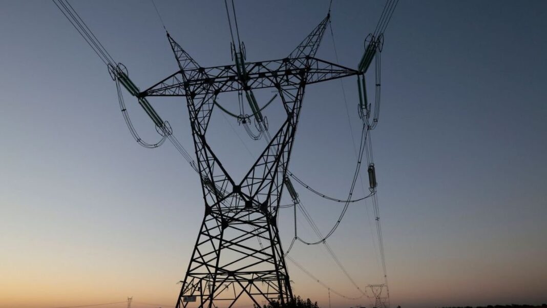 Factura de electricidad sobre una mesa