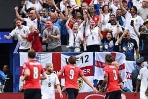 Jugadores de Inglaterra celebran tras vencer a Panamá en el MetLife Stadium