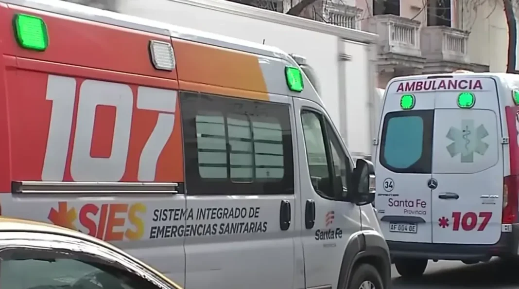 Ambulancias del SIES en la zona del accidente laboral en Rosario