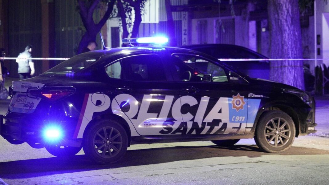 Policía en la escena del crimen en Santa Fe