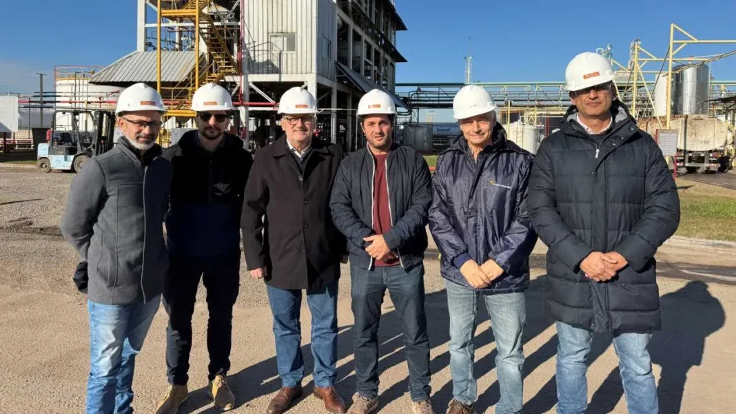 Marcelo Lewandowski durante visita a planta Rosario Bioenergy en Roldán