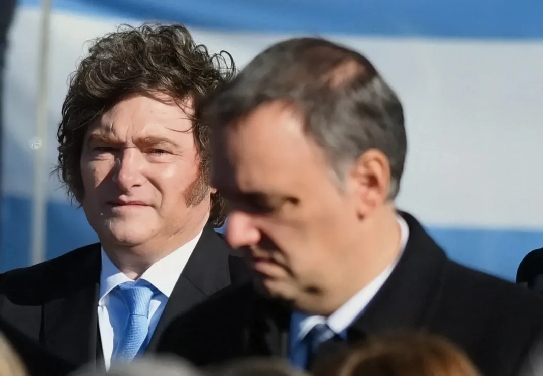 Manuel Adorni durante una conferencia de prensa