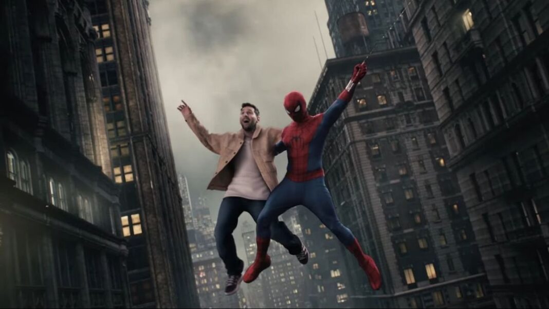 Lionel Messi y Tom Holland en escena del adelanto de Spider-Man