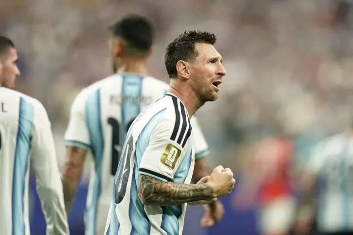 Lionel Messi celebra un gol con la camiseta de la Selección Argentina