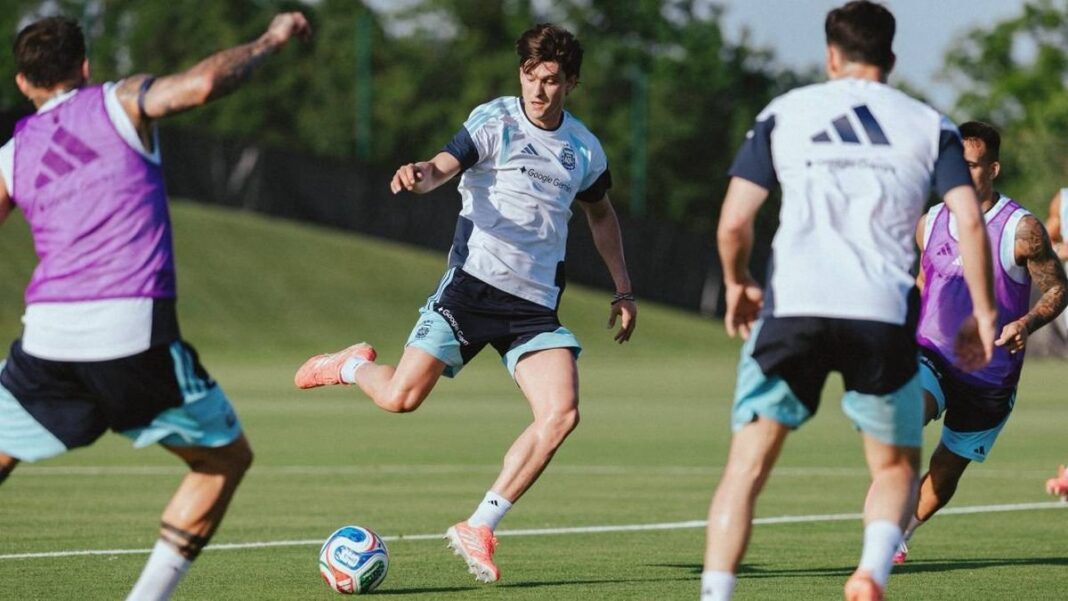 Lionel Scaloni durante un entrenamiento de la selección argentina