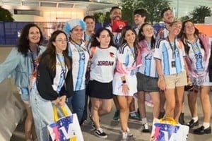 Ganadores del sorteo de Naranja X con camisetas de la selección argentina