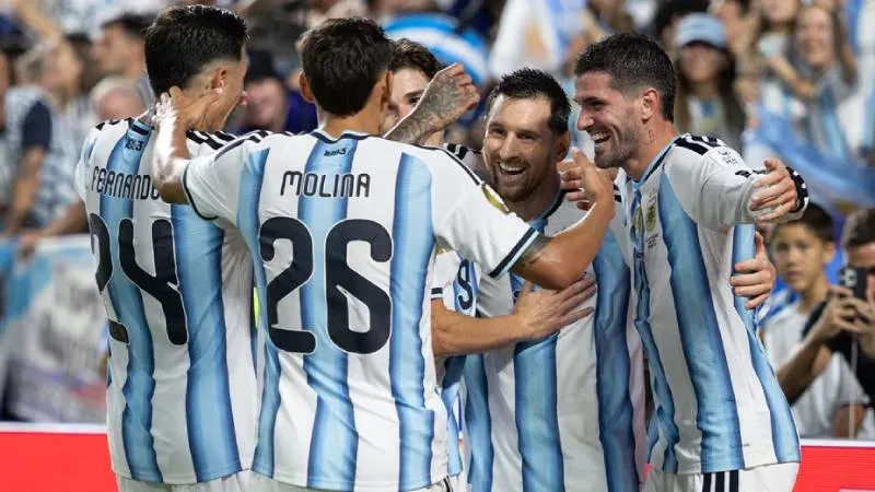 Jugadores de la Selección Argentina en formación titular