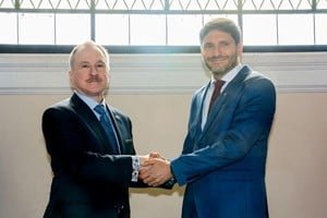 Pullaro y embajador Lamelas en reunión en Rosario