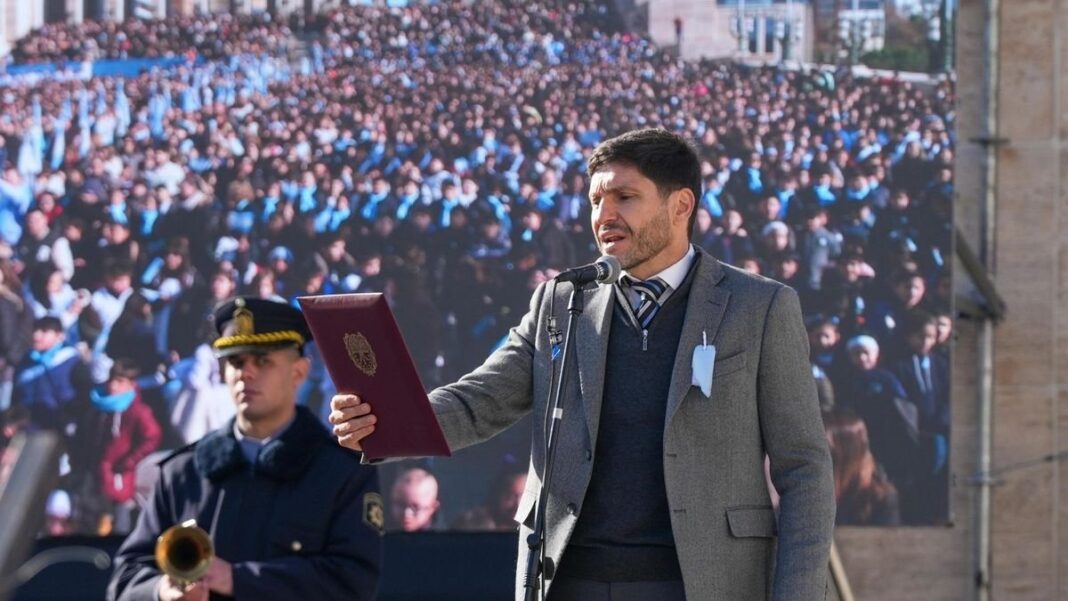 Monumento Nacional a la Bandera en Rosario con andamios y chapas