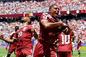 Jugadores de Qatar celebrando el gol del empate ante Suiza
