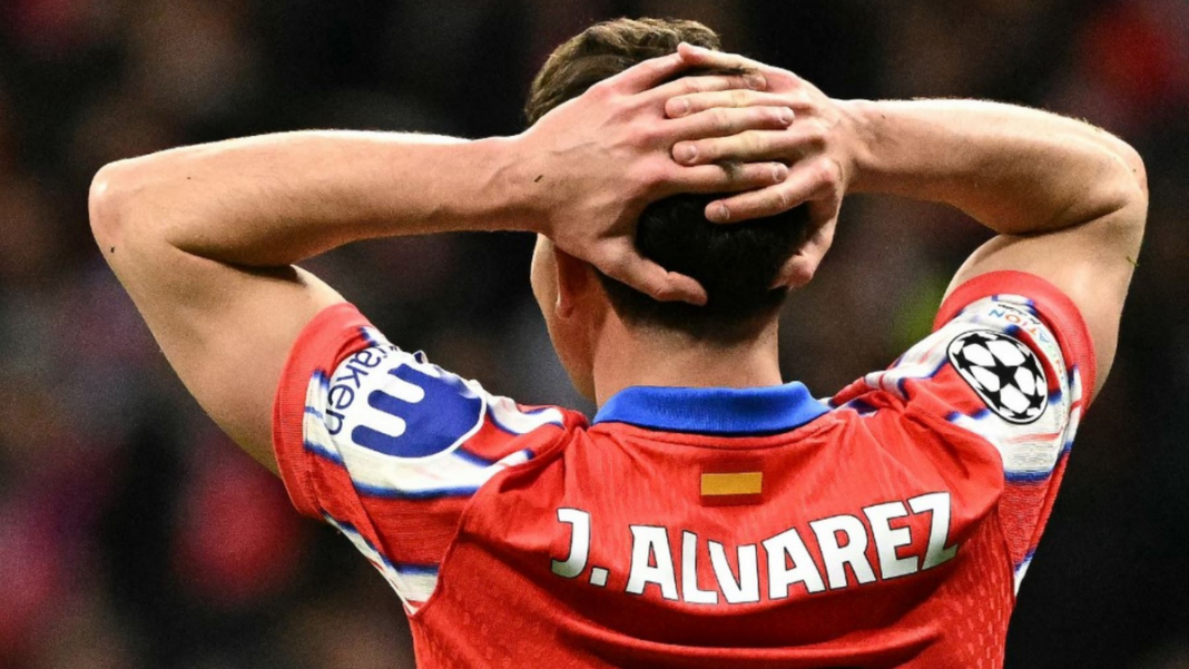 Julián Álvarez celebrando un gol con la camiseta del Atlético de Madrid
