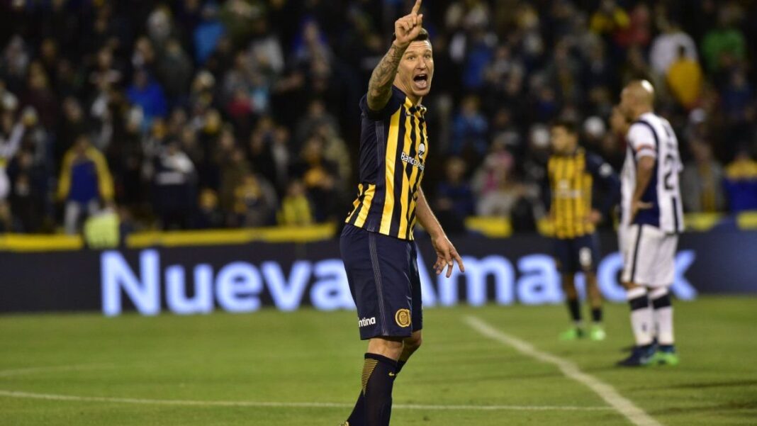 Escudo de Rosario Central y ficha de Damián Musto