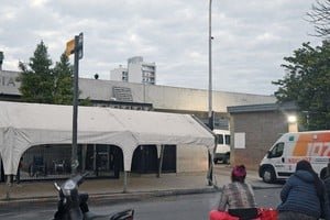 Ambulancia en la puerta del hospital José María Cullen en Santa Fe