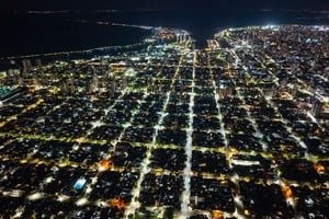 Luminarias LED instaladas en un barrio de Santa Fe