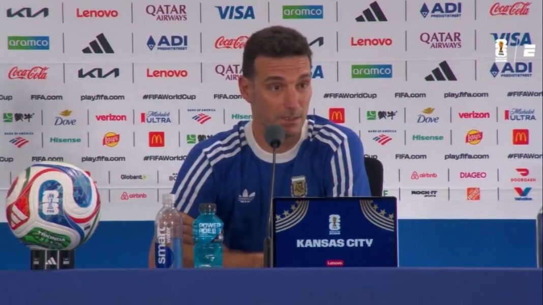 Lionel Scaloni en conferencia de prensa en Kansas City