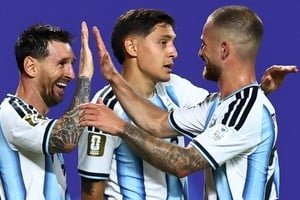 Jugadores de la Selección argentina en el campo de juego durante el partido contra Austria por el Mundial 2026