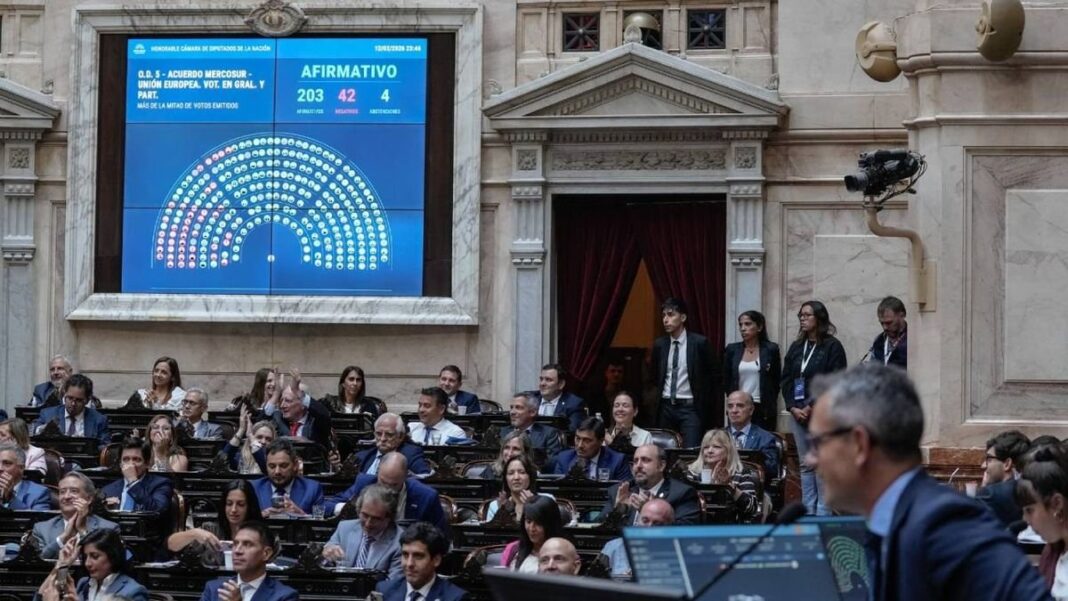 Diputados en el recinto durante la sesión especial