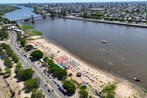 Vista de la Costanera de Santa Fe con la laguna Setúbal