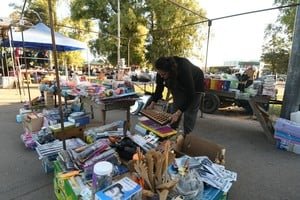 Puestos de feriantes en la feria del Nuevo Hospital Iturraspe, Santa Fe