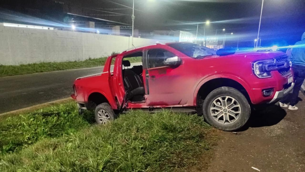 Choque entre camión y camioneta en Roldán