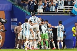Jugadores de la selección argentina celebrando un gol en el partido contra Cabo Verde